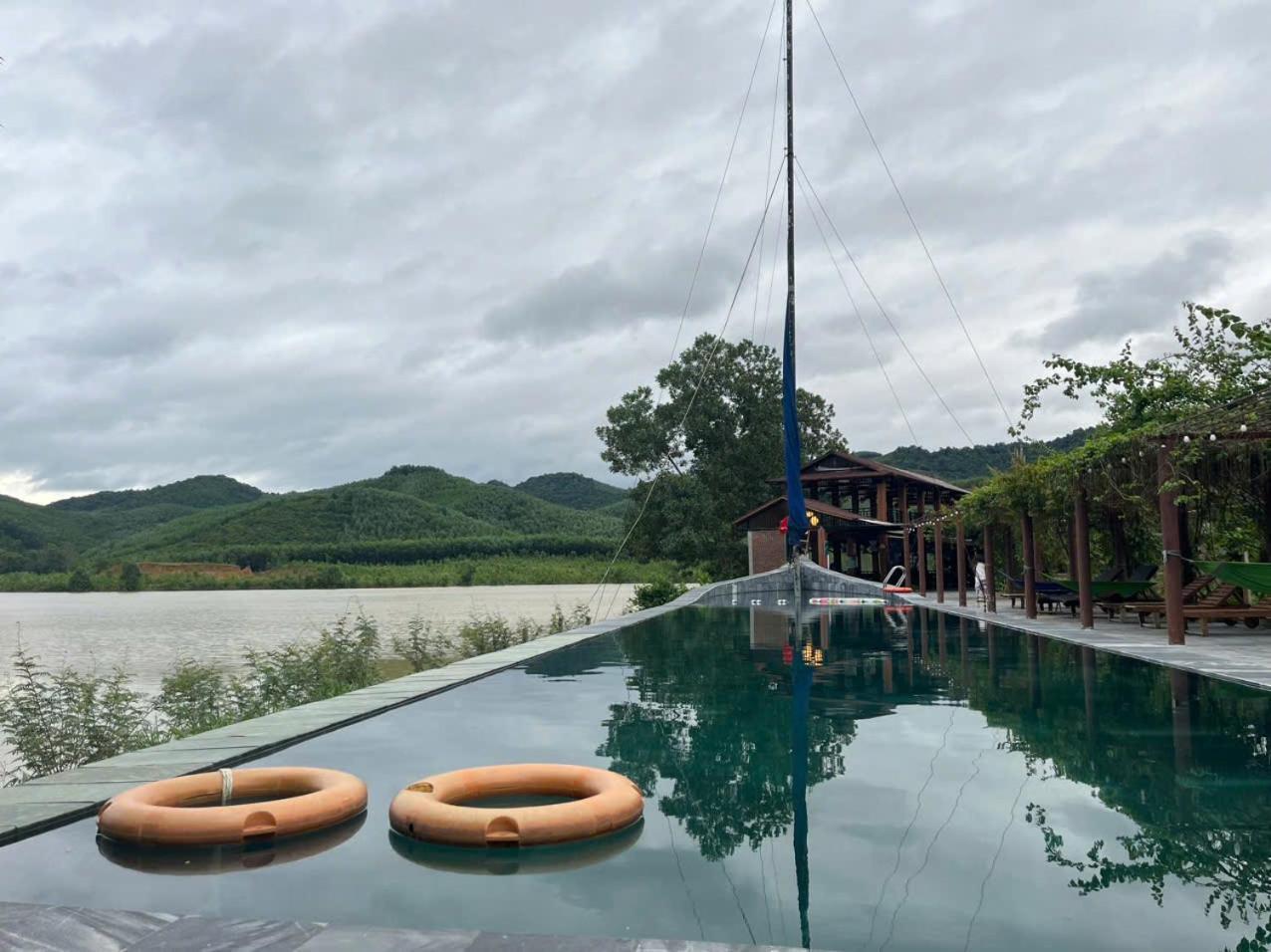 Nguyen Shack Retreat Resort Фонг Нха Екстериор снимка